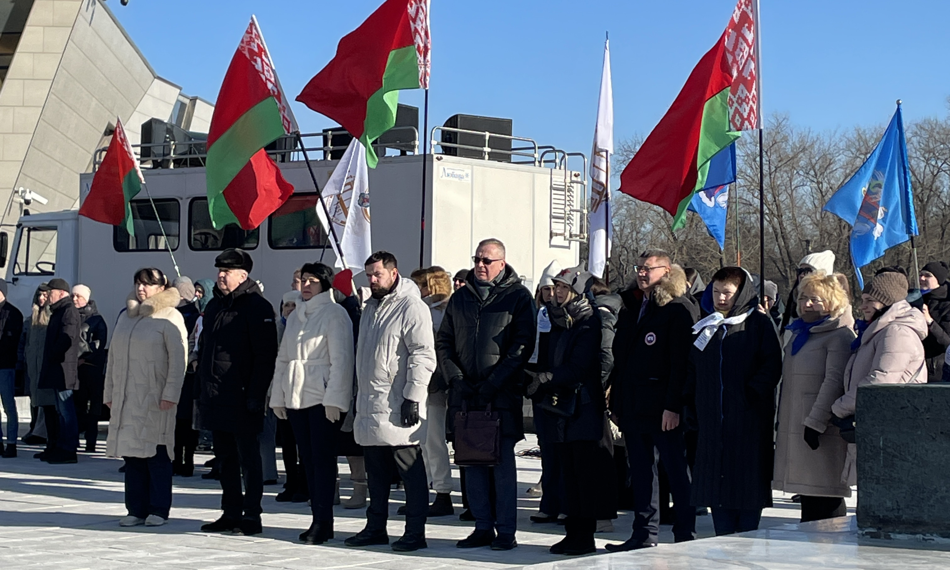 В День защитников Отечества делегация Ленинского района г.Минска возложила цветы к стеле «Минск — город-герой»