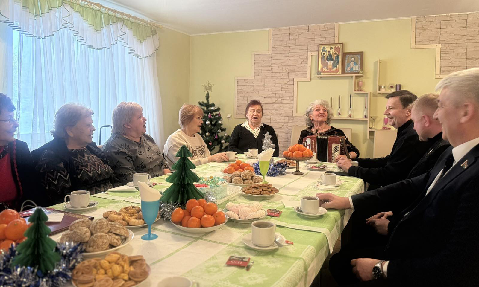 Предрождественская акция: депутат Сергей Кулик поддержал жителей Дома сопровождаемого проживания г. Минска