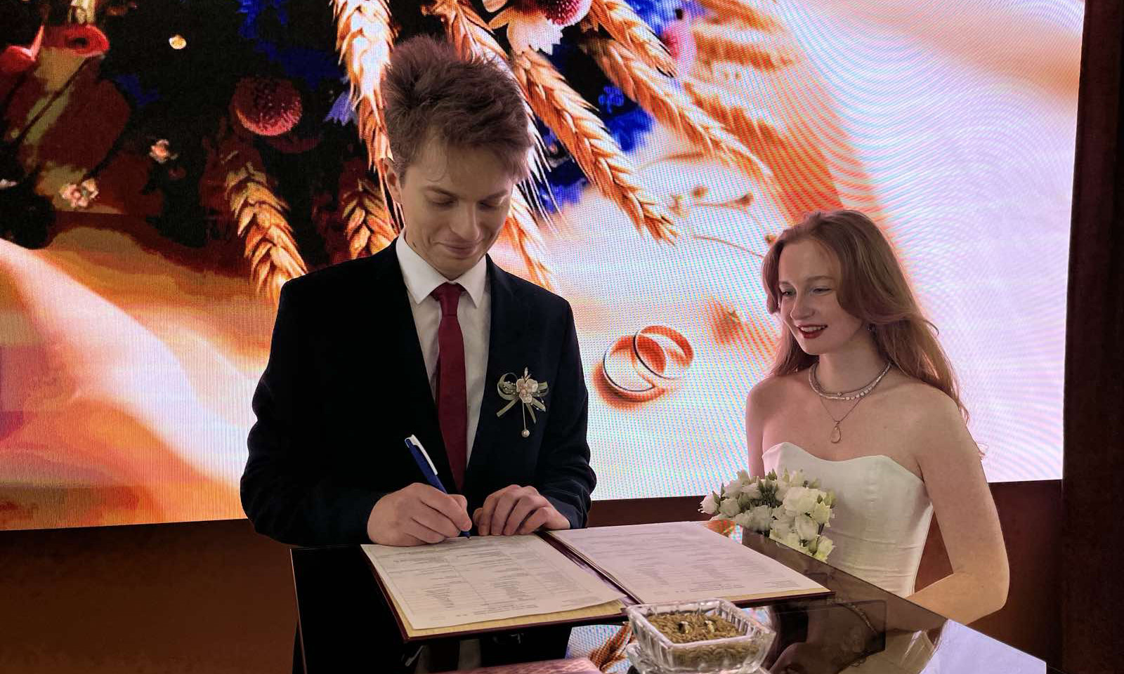 «Февральской вьюгой звенели струны...»