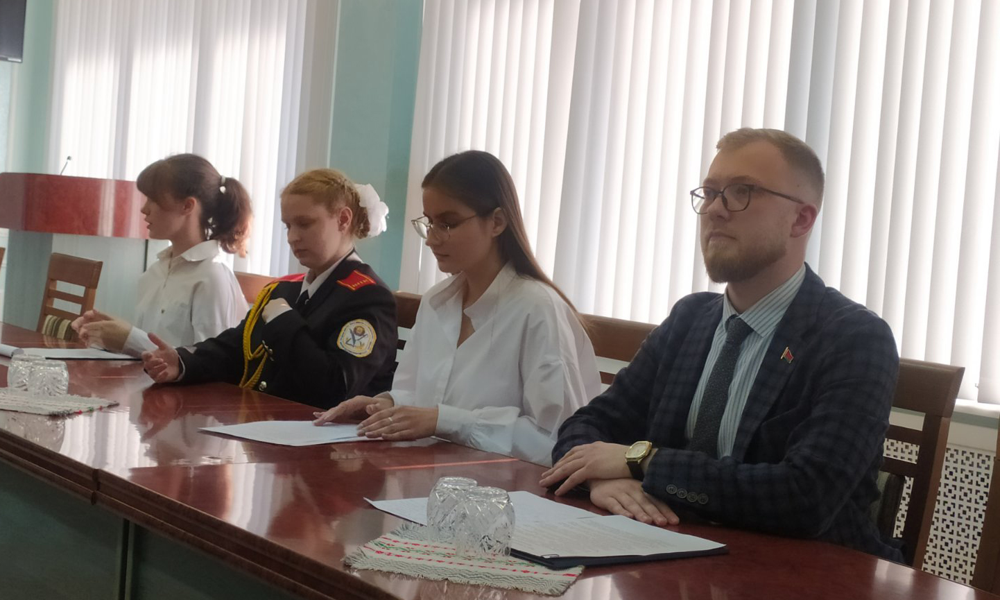 В Ленинском районе прошел второй этап выборов кандидатов в Молодежный совет при Мингорсовете