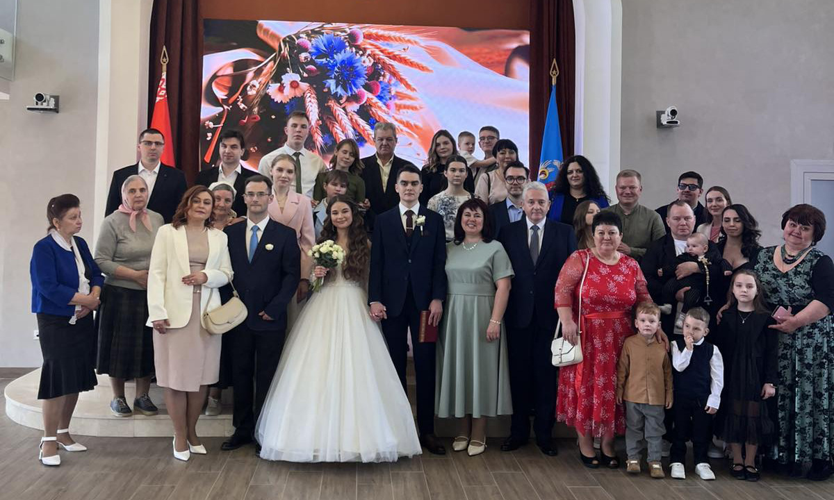 «Апрельская сказка в Лошицком парке»