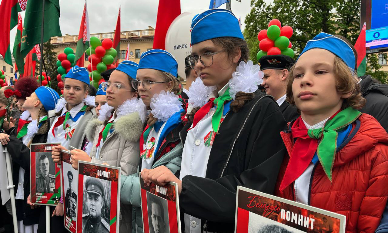 Беларусь склонила головы перед подвигом предков в День Победы