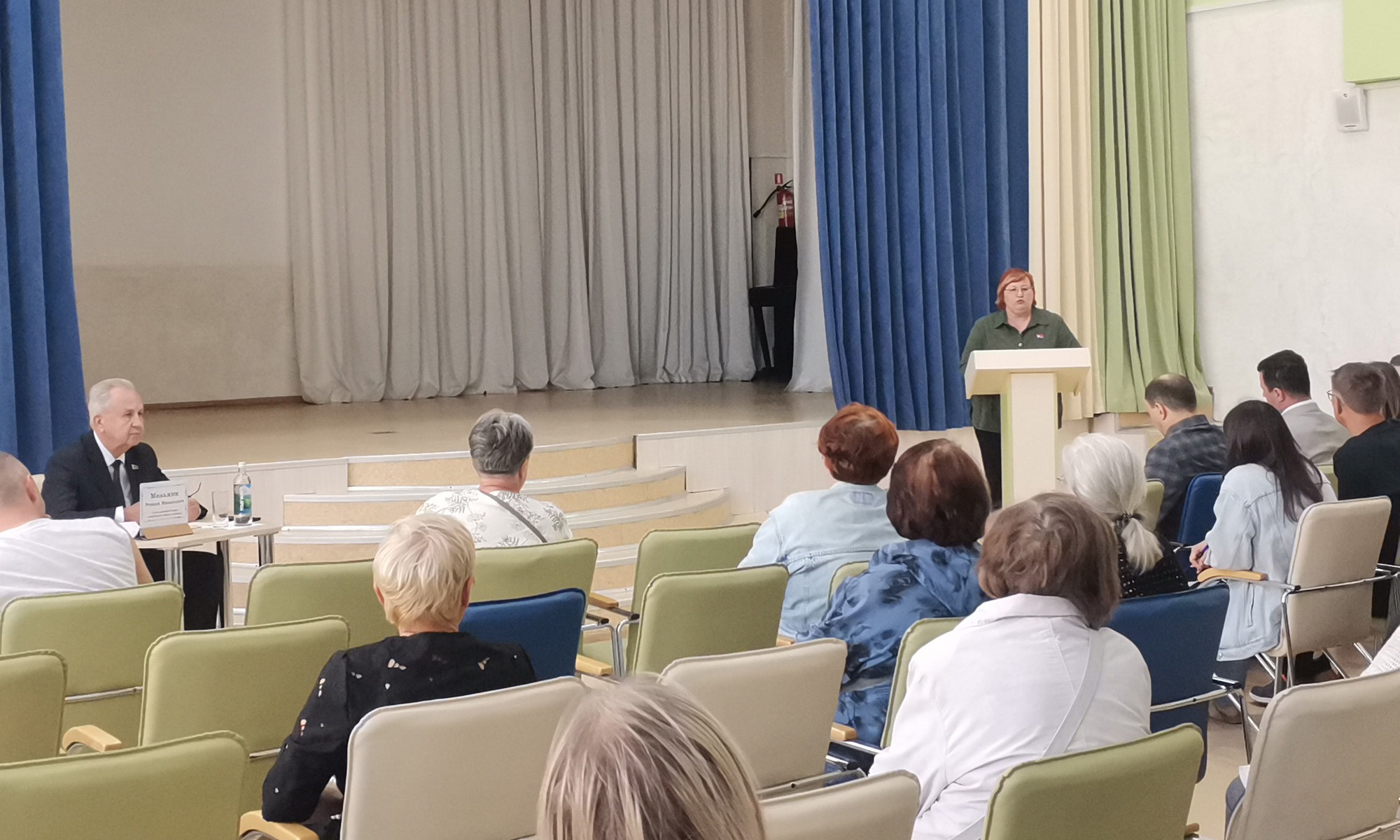 Что волнует жителей района? Сегодня глава администрации Роман Мельник провел встречу с населением