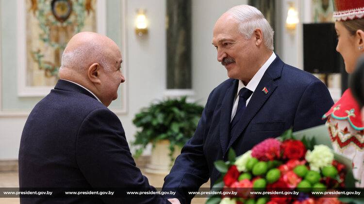 Президент Беларуси Александр Лукашенко вручил коллективу «Планара» орден Трудовой Славы!