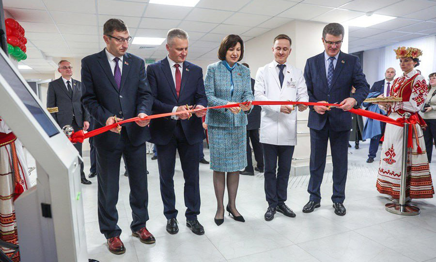 Новая детская поликлиника с бассейном в Лошице открыта!