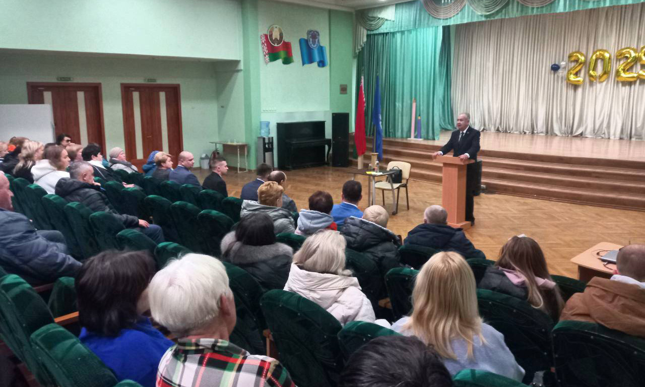 Глава администрации провел встречу с населением