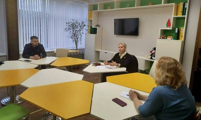 Встреча депутата Натальи Крупской с жителями: работа над решением вопроса