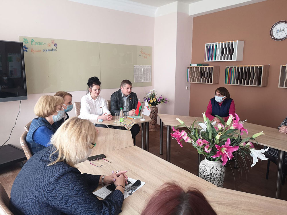 Продолжаются встречи в трудовых коллективах Ленинского района столицы.