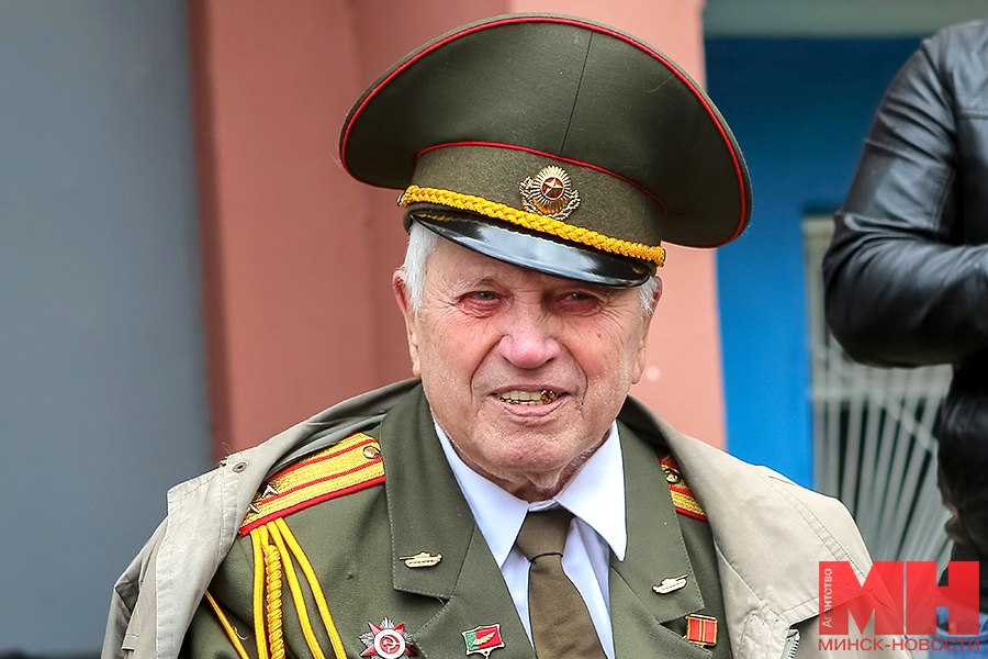 В Ленинском районе поздравили ветерана Великой Отечественной войны Бронислава Карпенко